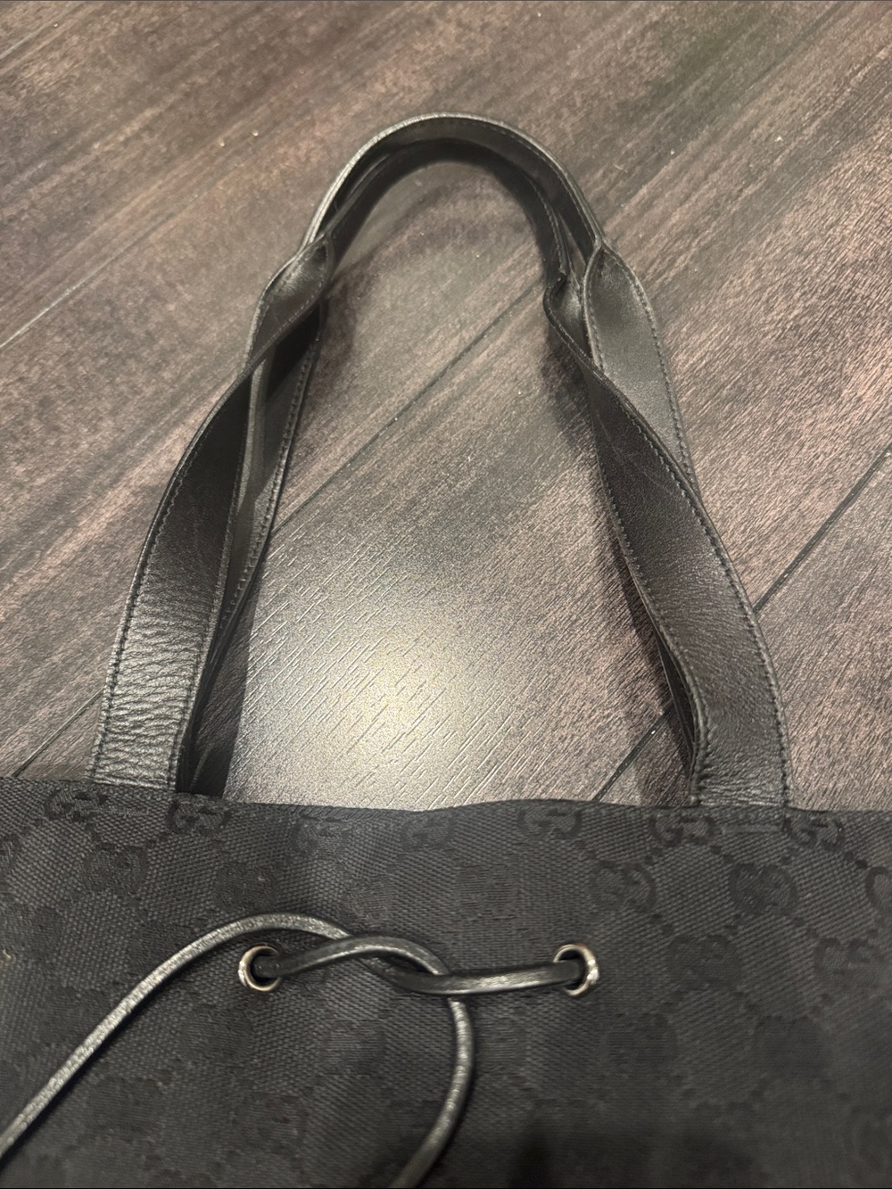 Gucci

GG Canvas GG Canvas drawstring Tote Bag Medium - Picture 4 of 8